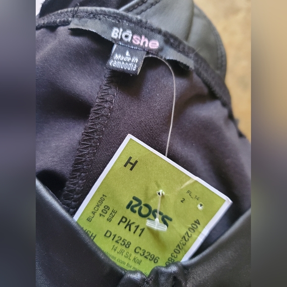 Biāshe faux leather bodysuit. Size Large. Black. - Picture 4 of 8